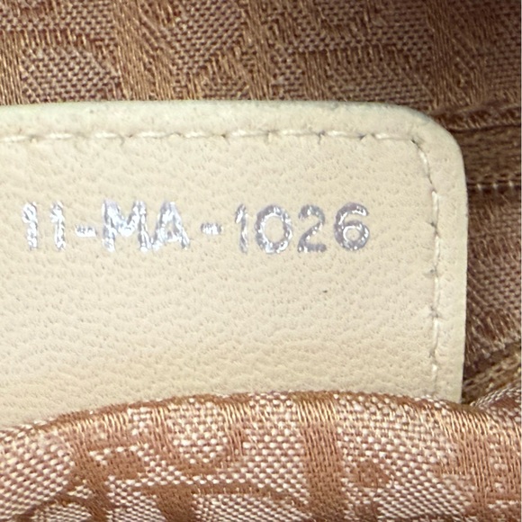 DIOR Quilted Horizontal Leather Handbag - Picture 13 of 14